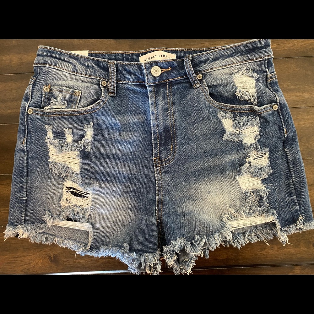 Ripped dark blue jeans 💙